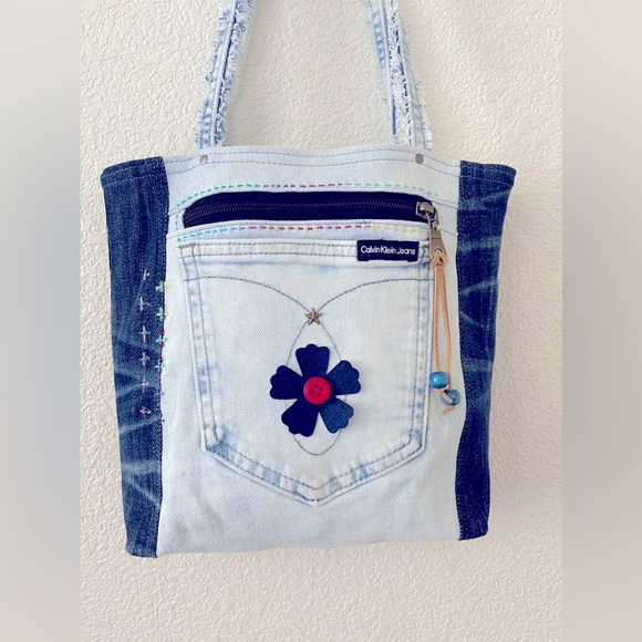 Denim Patchwork & Sachiko hand embroidery, Shoulder Bag - Upcycled Jeans - Picture 5 of 12
